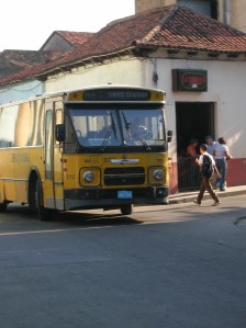 Er rijden veel afgedankte bussen uit Nederland