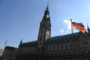 Het Rathaus van Hamburg staat midden in de Altstadt. 
